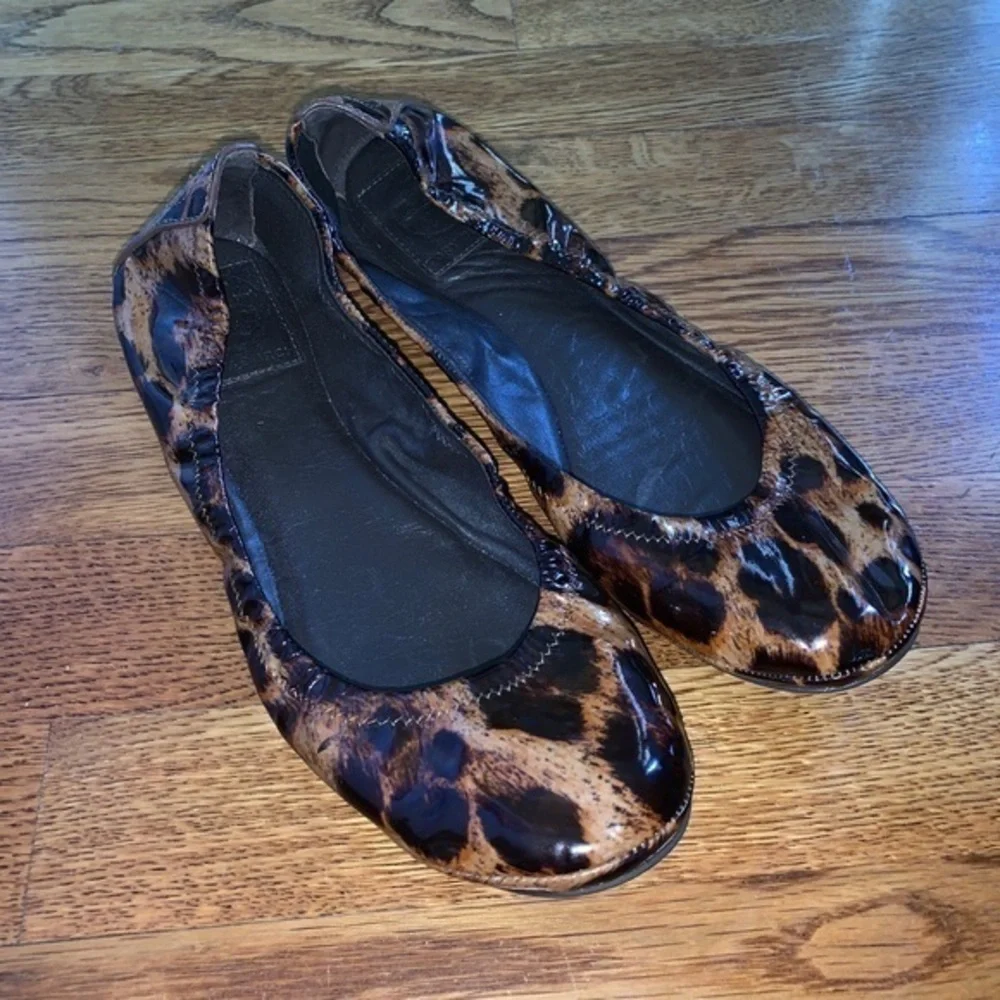 Tory Burch patent animal print flats size‎ 8.5